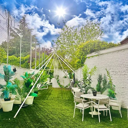 02 - Versailles Penzion *